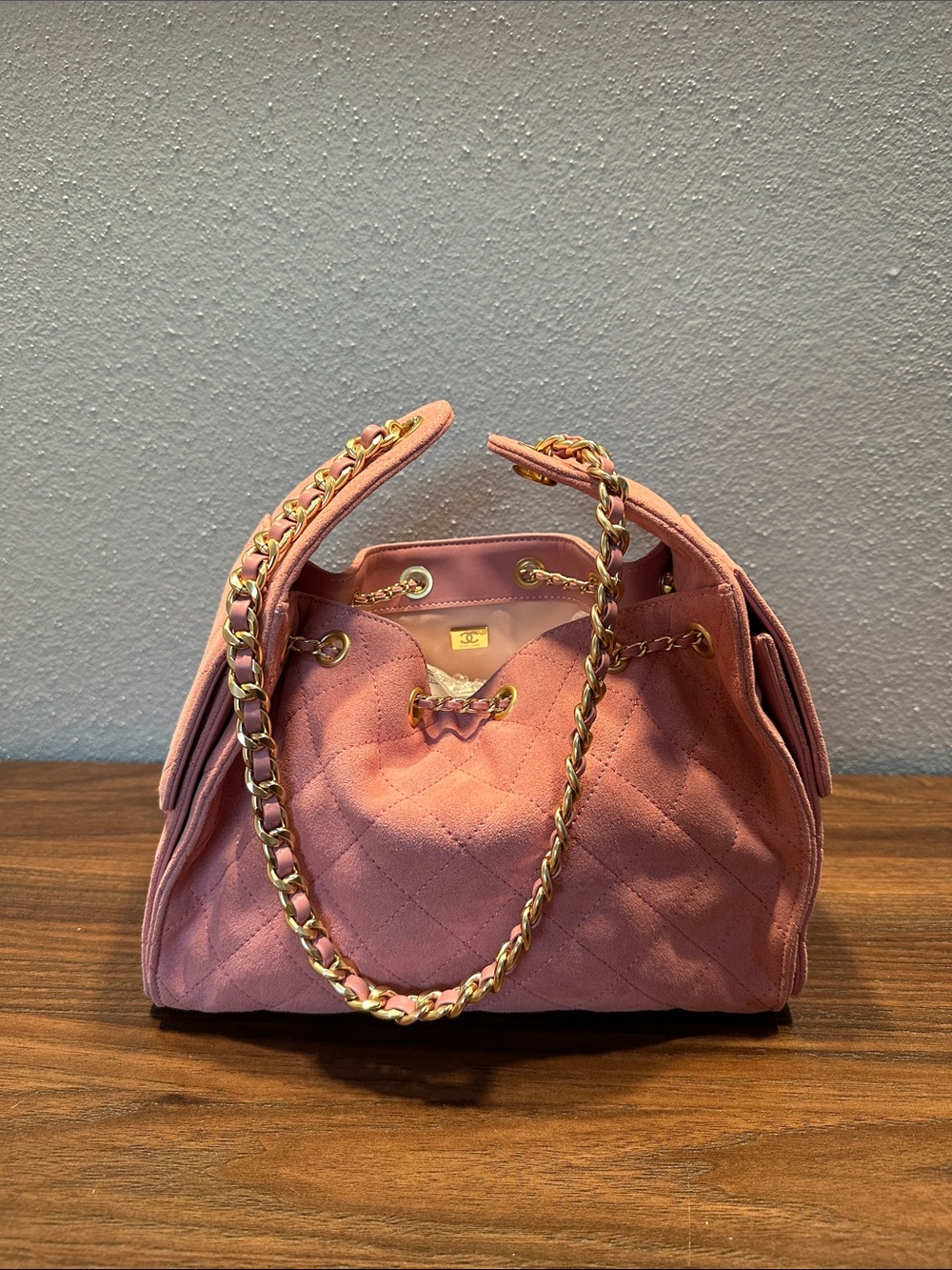 RARE CC 25 Baby Pink Small Suede Quilted Drawstring Chain Shoulder Bag - Picture 2 of 16
